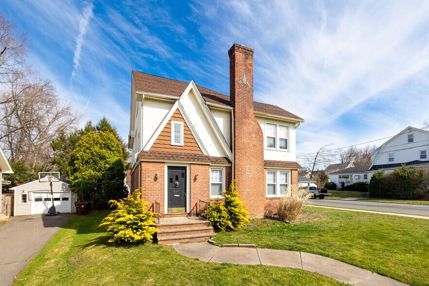 Building Photo - 971 Enfield St