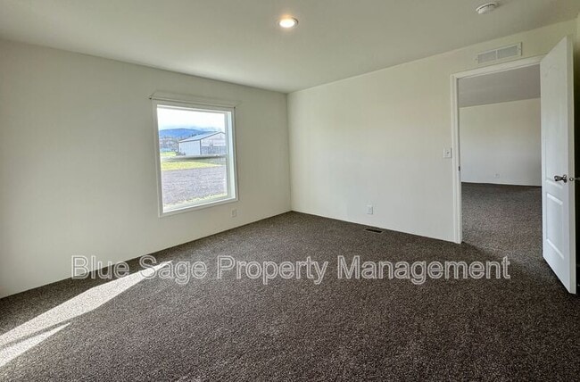 Building Photo - 504 Spencer Rd