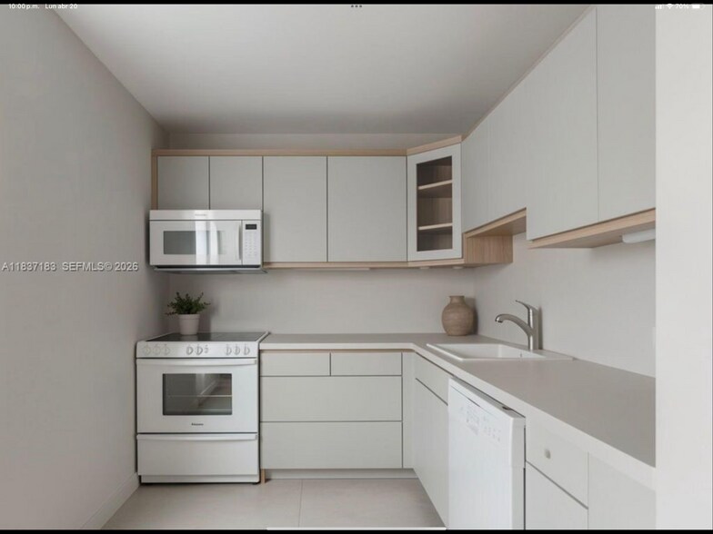 Building Photo - 20379 W Country Club Dr