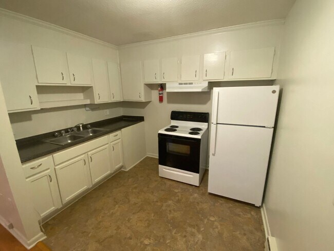 Building Photo - Lovely 1 Bedroom Apartment Near Duke West and Hospital