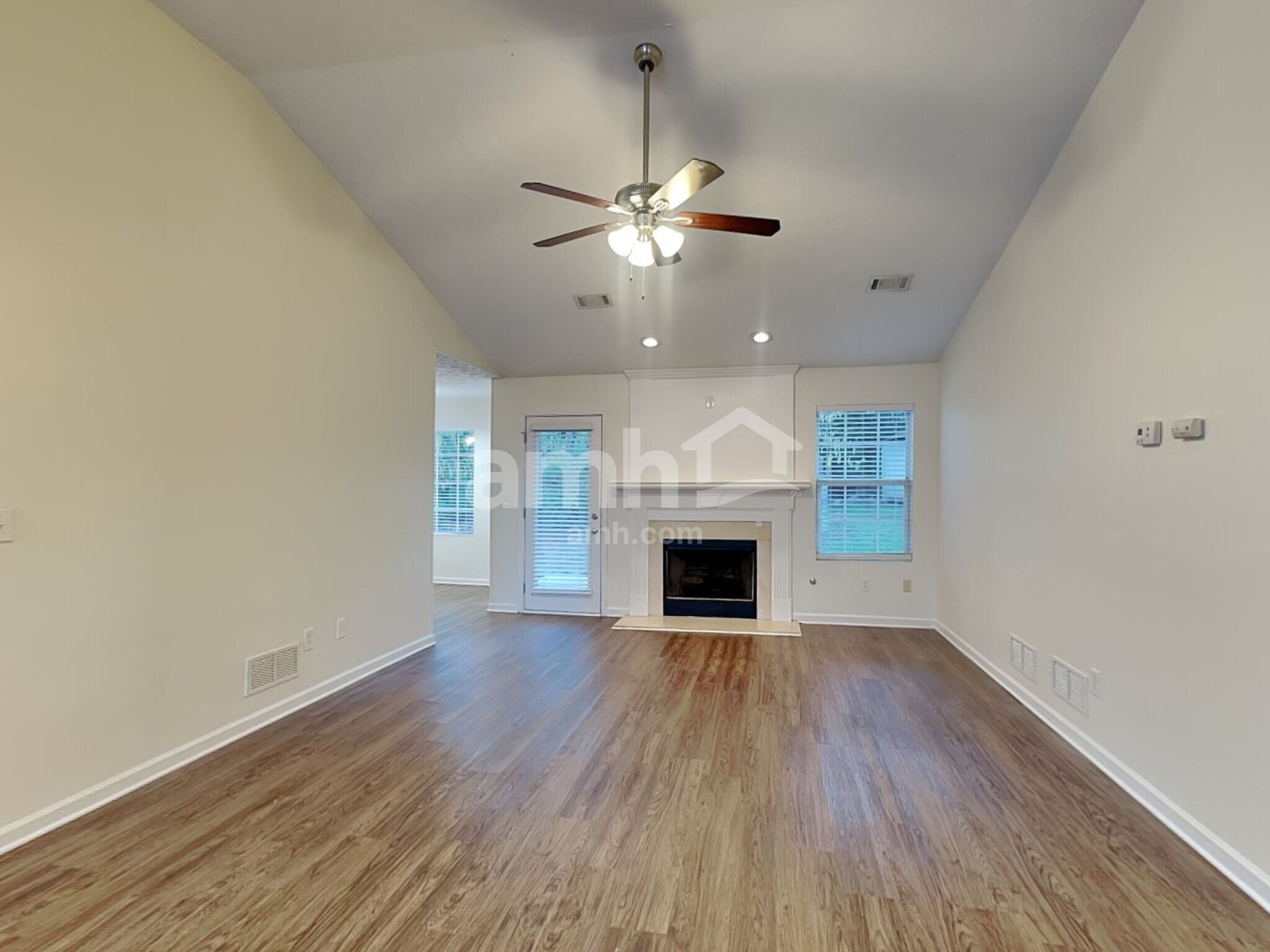 Building Photo - 910 Harbins View Dr