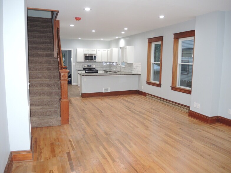 Building Photo - 1107 W Lincoln St