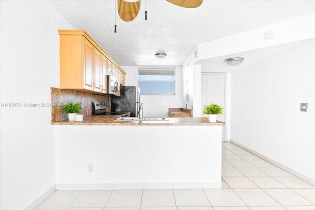 Building Photo - 110 Lake Emerald Dr