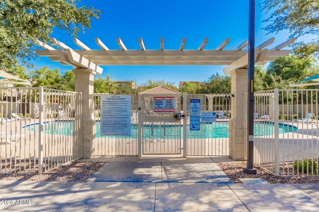 Building Photo - 2402 E 5th St