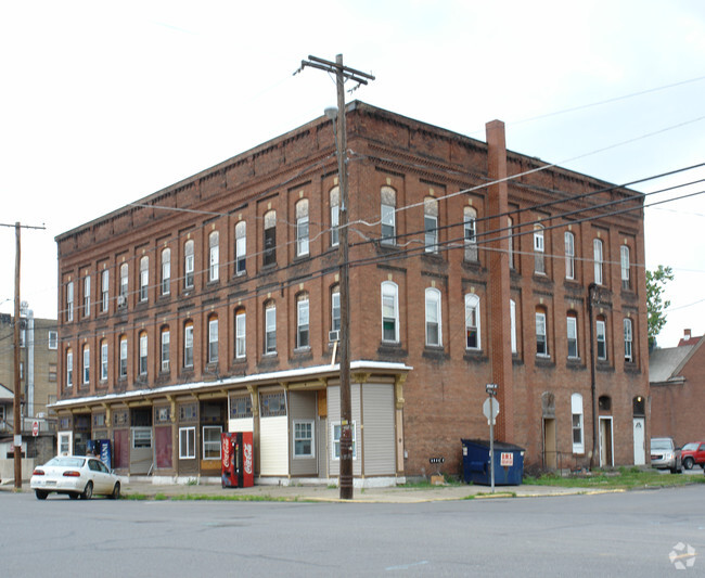 Primary Photo - 301-307 W Spruce St