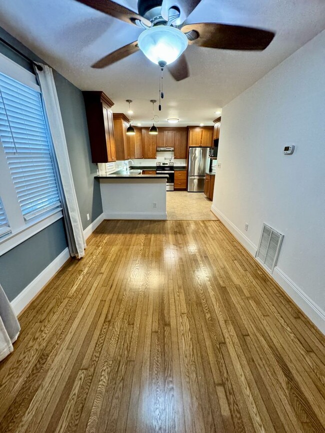 Building Photo - OAKLETTE