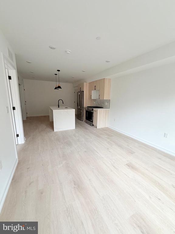 Building Photo - 208 Vine St