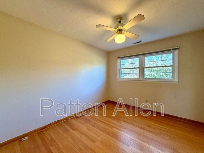 Building Photo - 74 Oakdale Dr