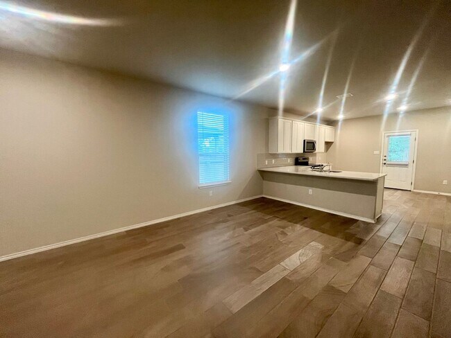 Building Photo - Charming 3/2 conveniently located to Lackland, Toyota, Palo Alto & Texas A&M San Antonio!