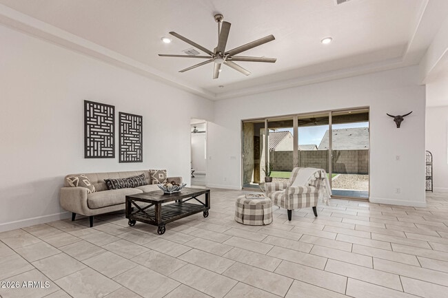 Building Photo - 18455 W Sandlewood Dr