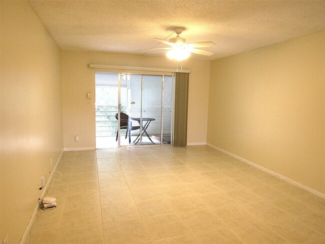 Building Photo - 3001 Portofino Isle