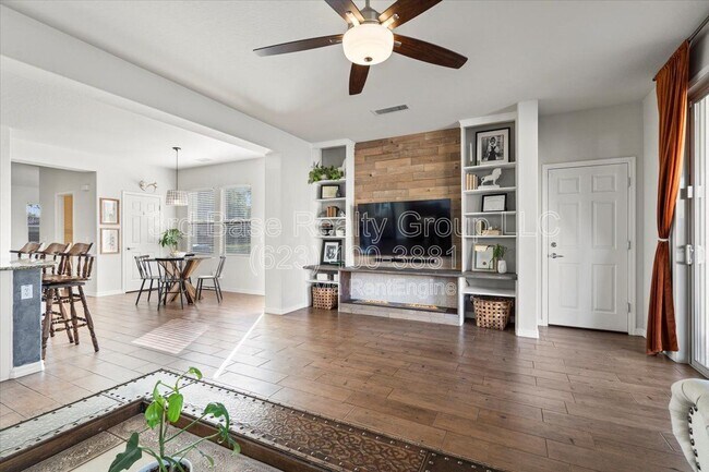 Building Photo - 21072 W Maiden Ln