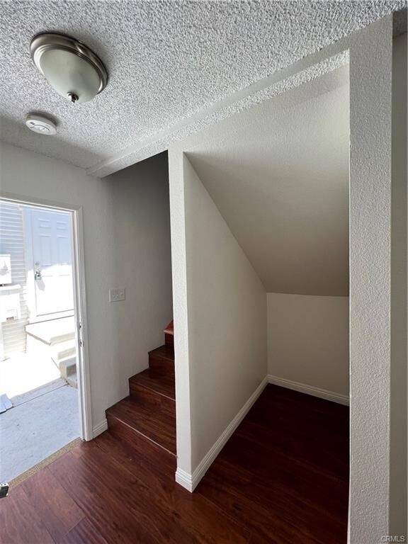 Building Photo - 875 W 11th St