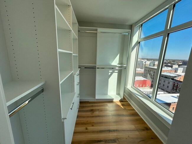 Building Photo - Two bedroom end unit condo with stunning d...