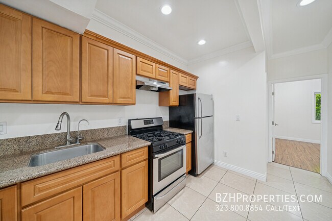 Building Photo - 6680 De Longpre Ave