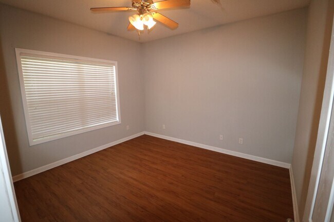 Building Photo - 1125A Southbend Drive