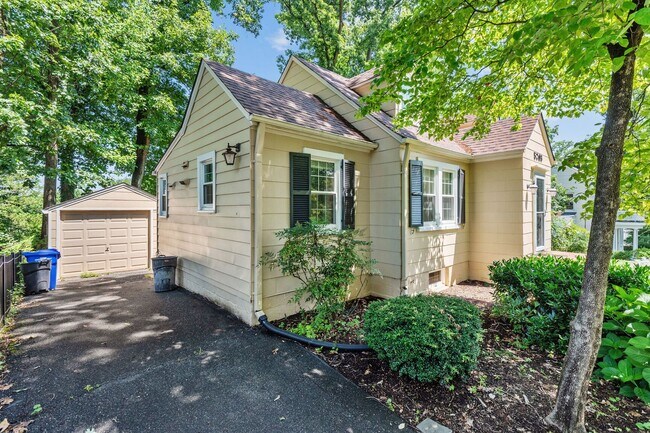 Building Photo - 5203 Elsmere Ave