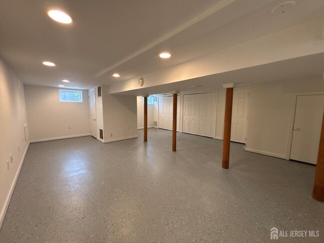 Building Photo - 921 Walnut St