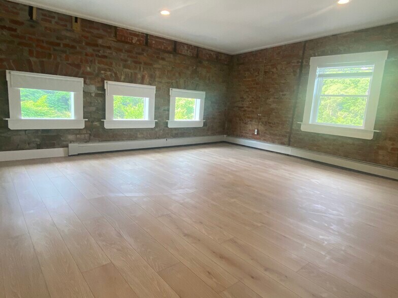 Building Photo - 427 Klotter Ave