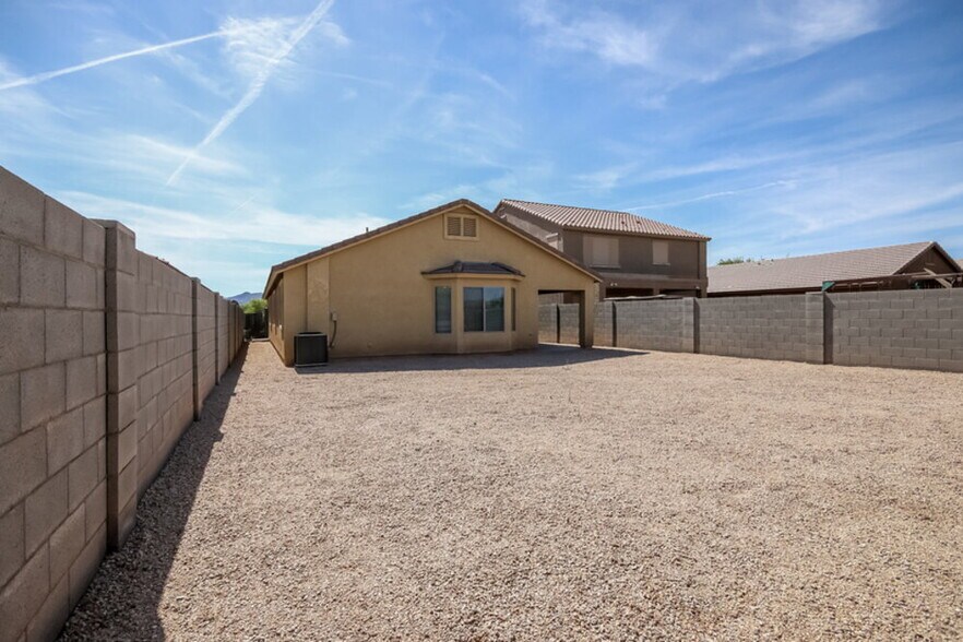 Building Photo - 7814 S 72nd Ln