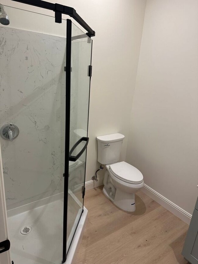 Building Photo - 6614 Telegraph Ave