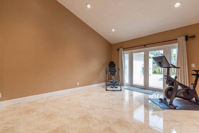 Building Photo - 5290 Pine Tree Dr