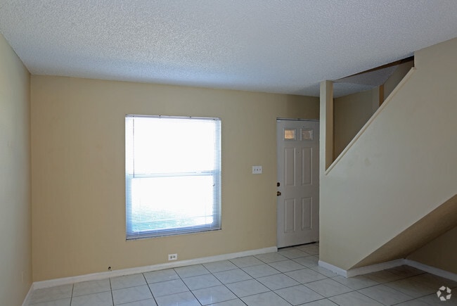 Living Room facing front door - Temple Crest Townhomes