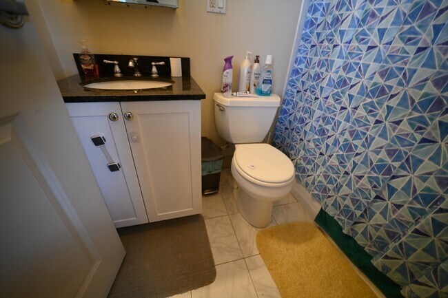 Building Photo - 1600 Beacon St