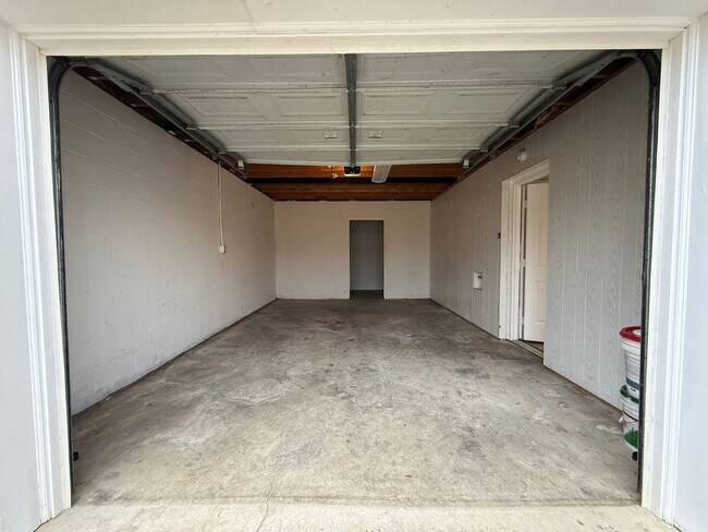 Building Photo - 270 Bailey St