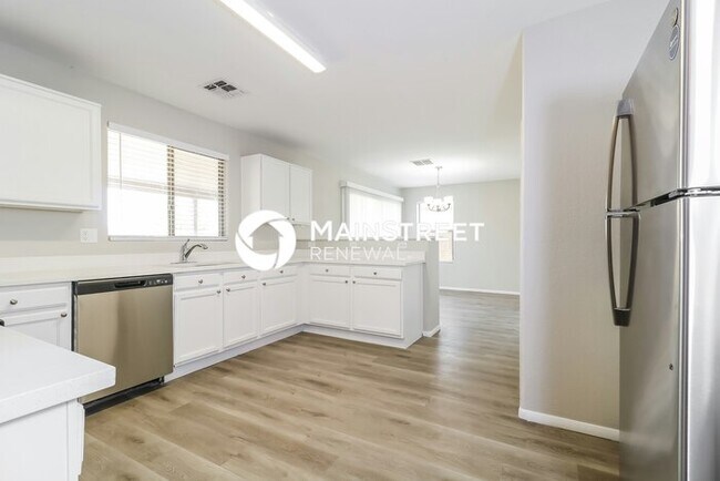 Building Photo - 3 Bedroom Pet-Friendly Home in Phoenix, AZ with Main Street Renewal
