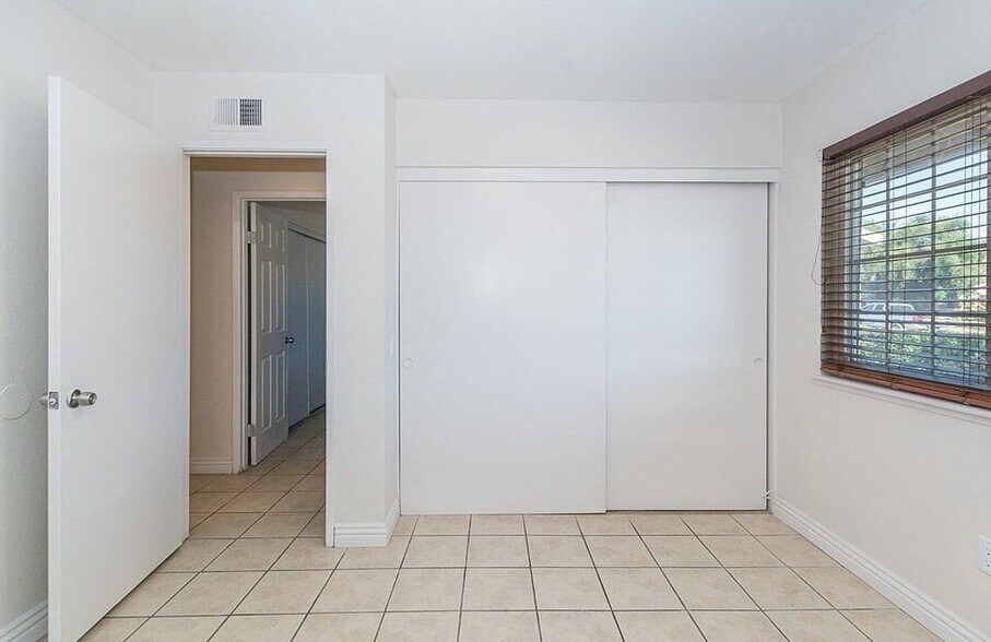 Building Photo - 13739 Sylmar Dr