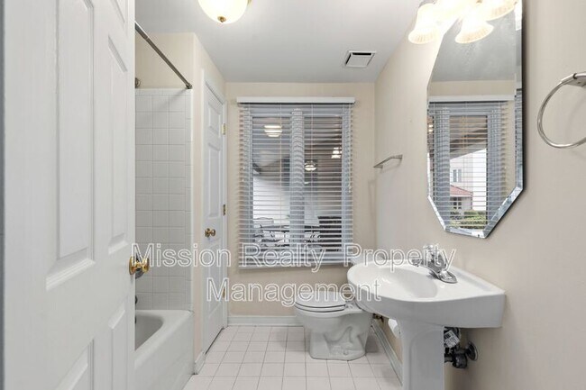 Building Photo - 301 Beacon Ridge Dr