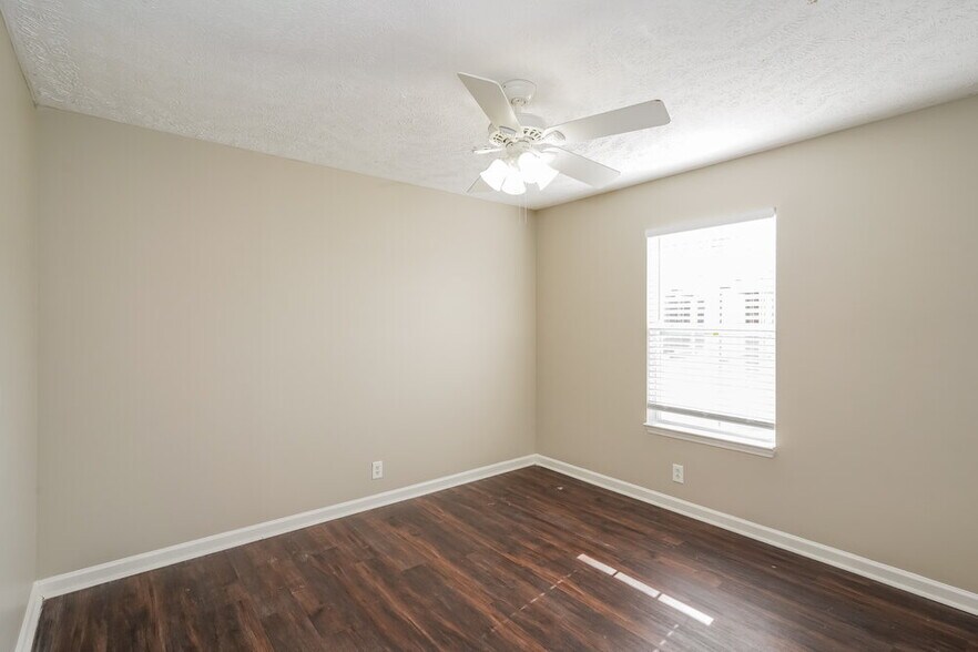 Building Photo - 2919 Weybridge Dr