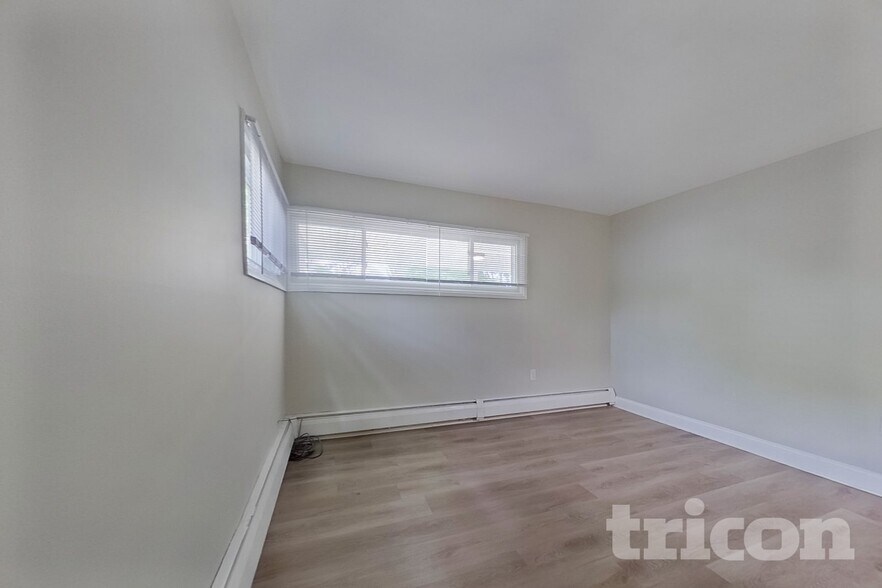 Building Photo - 26 Village Ln