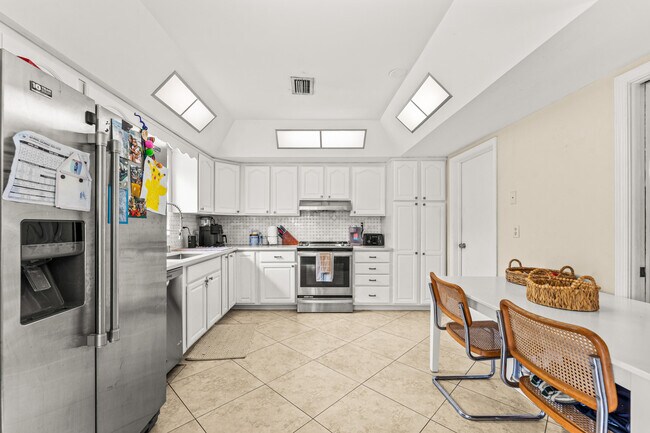 Building Photo - 1270 SW 8th St