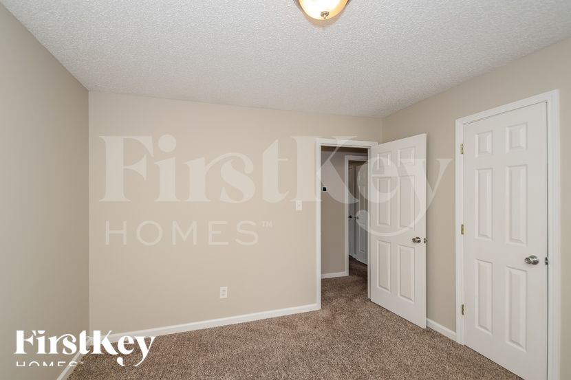Building Photo - 125 Cedar Bend Dr