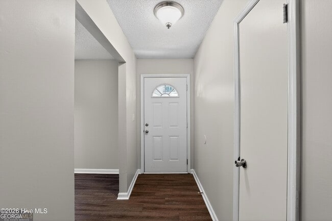 Building Photo - 3016 Mistletoe Ave