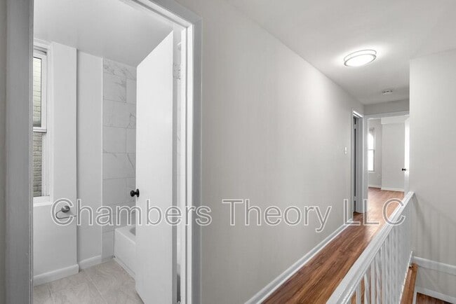 Building Photo - 1309 Emerald St NE