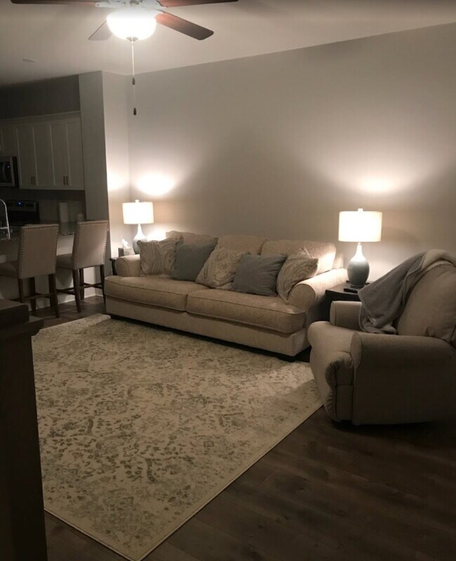 Building Photo - Available for Aug move in. Charming 2-Bedroom Retreat in Hendersonville with 2.5 Baths & Spacious...