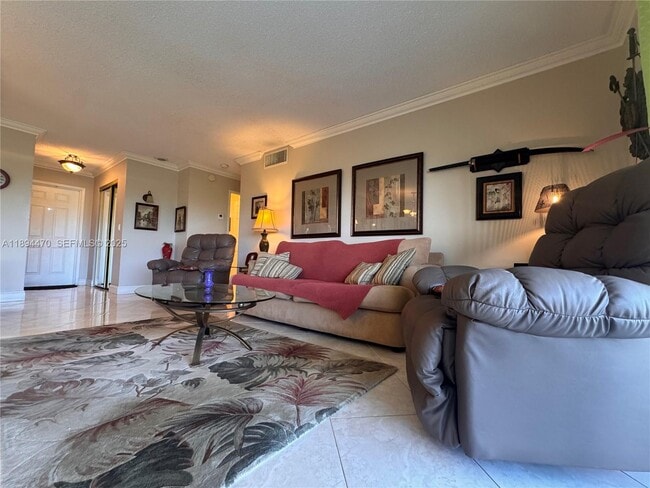 Building Photo - 1000 NE 14th Ave