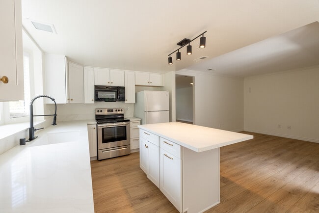 Building Photo - 3776 Portland Ct