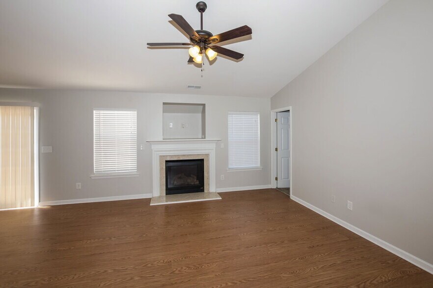Building Photo - 3012 Deep Cove Dr NW