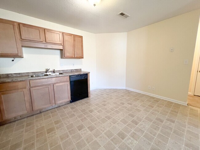 Building Photo - 528 Luxury Dr