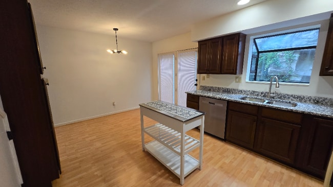 Building Photo - 604 Ledgeview Park Dr
