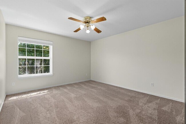 Building Photo - 125 Pine Cove