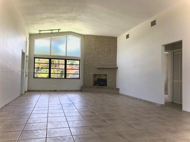 Building Photo - 2560 NE 200th St