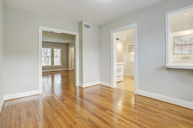 Building Photo - 2520 Shakespeare St