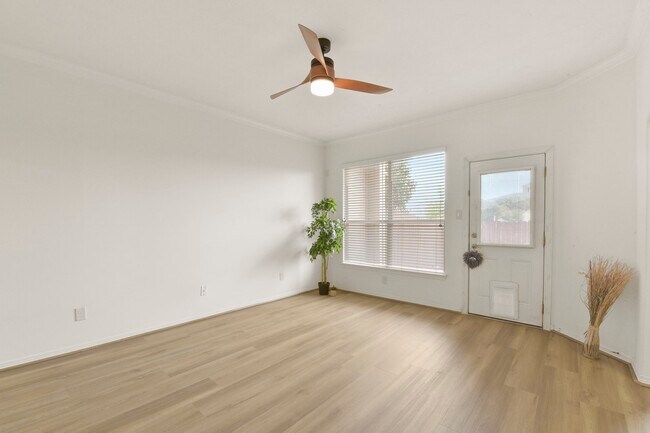 Building Photo - 20910 Sun Creek Dr