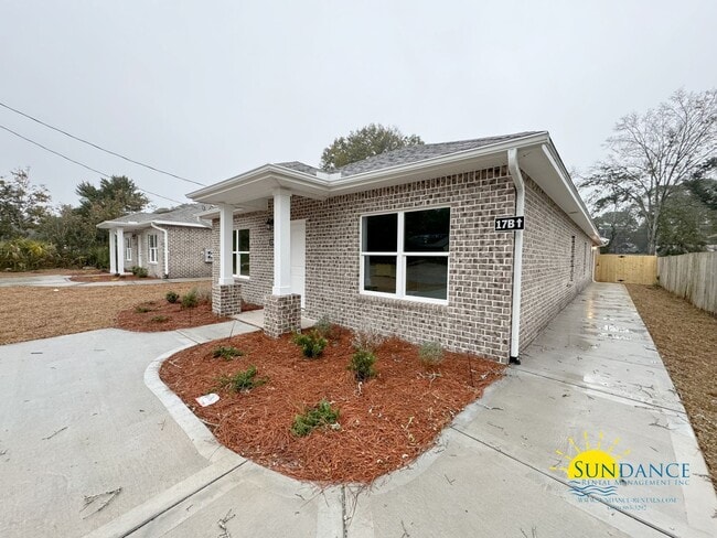 Building Photo - Stunning Centrally Located, a MUST see!