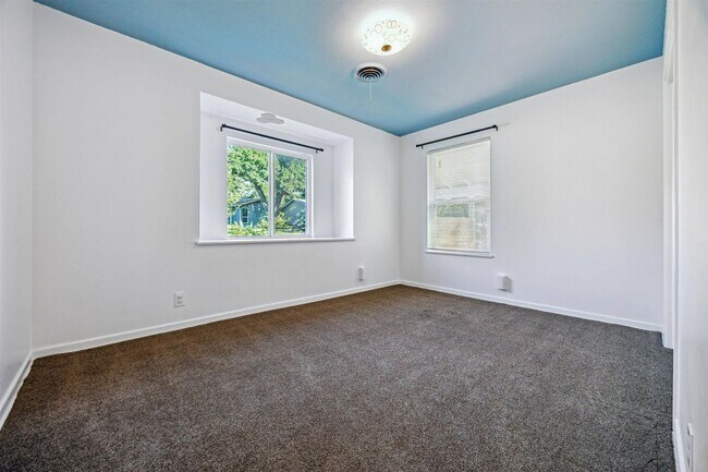 Building Photo - 3BR 2BA Home in East Austin – Near Univers...